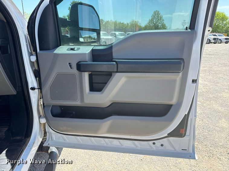 image for item DS3694 2020 Ford F250 Super Duty SuperCab pickup truck