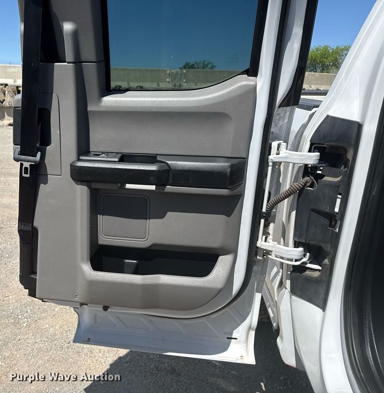 image for item DS3694 2020 Ford F250 Super Duty SuperCab pickup truck