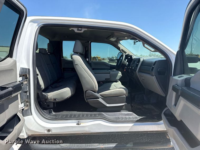 image for item DS3694 2020 Ford F250 Super Duty SuperCab pickup truck