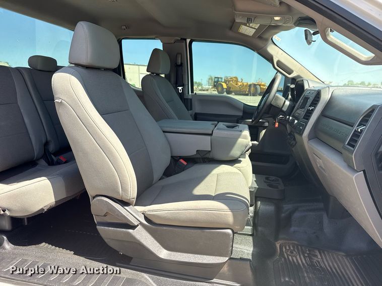 image for item DS3694 2020 Ford F250 Super Duty SuperCab pickup truck