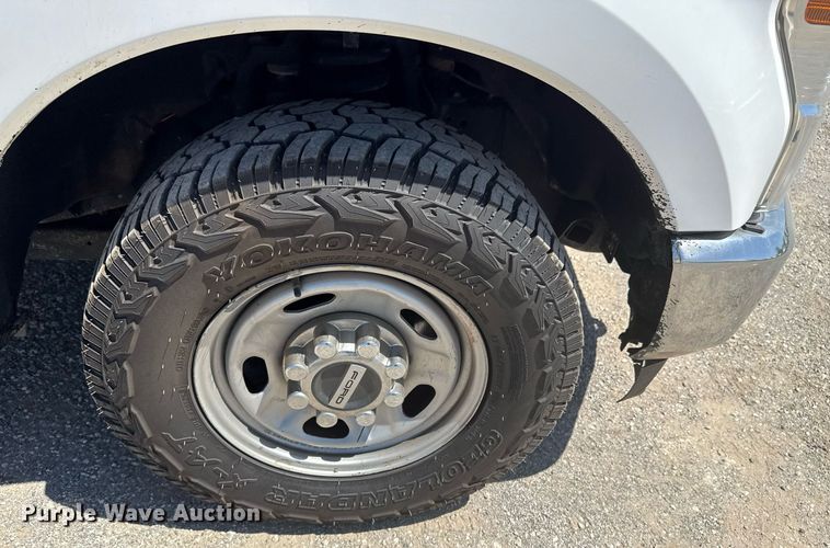 image for item DS3694 2020 Ford F250 Super Duty SuperCab pickup truck