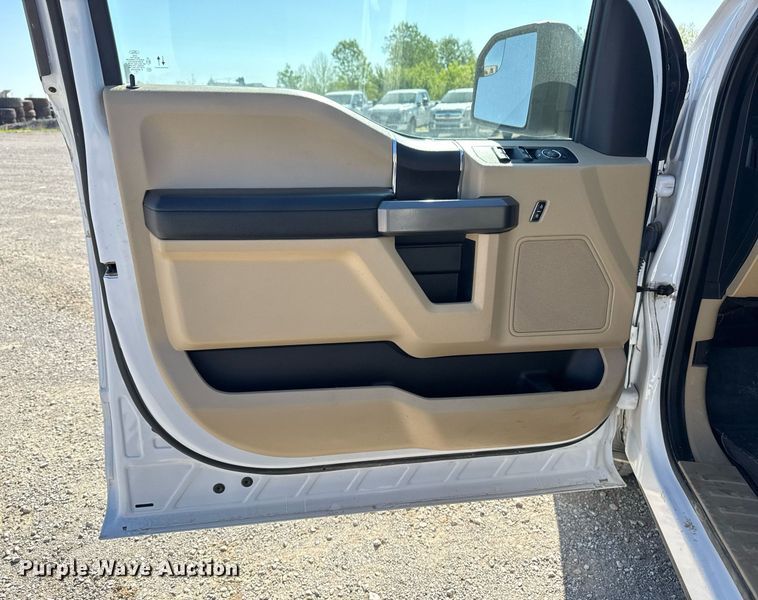 image for item DS3702 2020 Ford F150 SuperCrew pickup truck