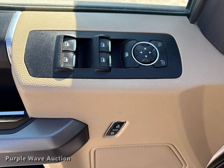 image for item DS3702 2020 Ford F150 SuperCrew pickup truck