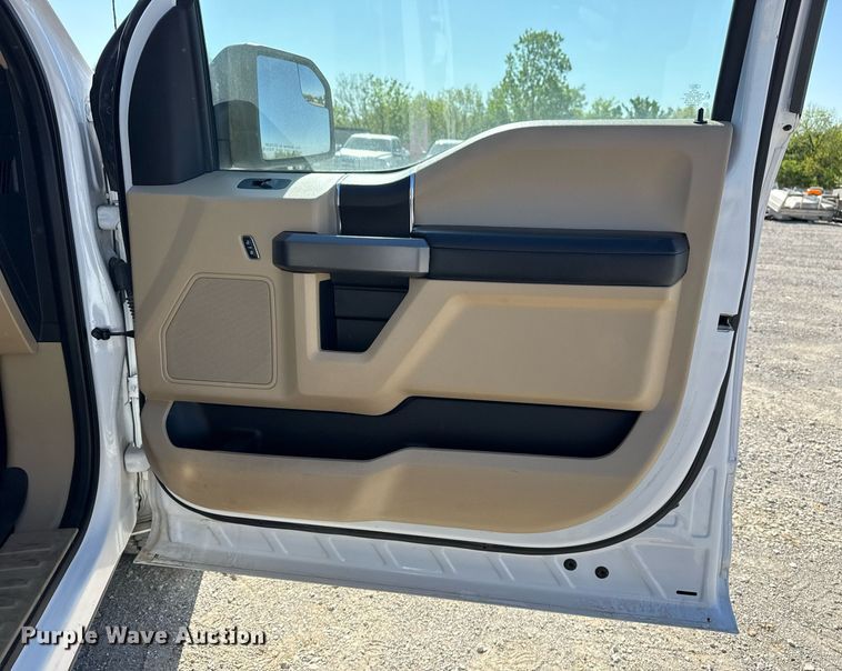 image for item DS3702 2020 Ford F150 SuperCrew pickup truck