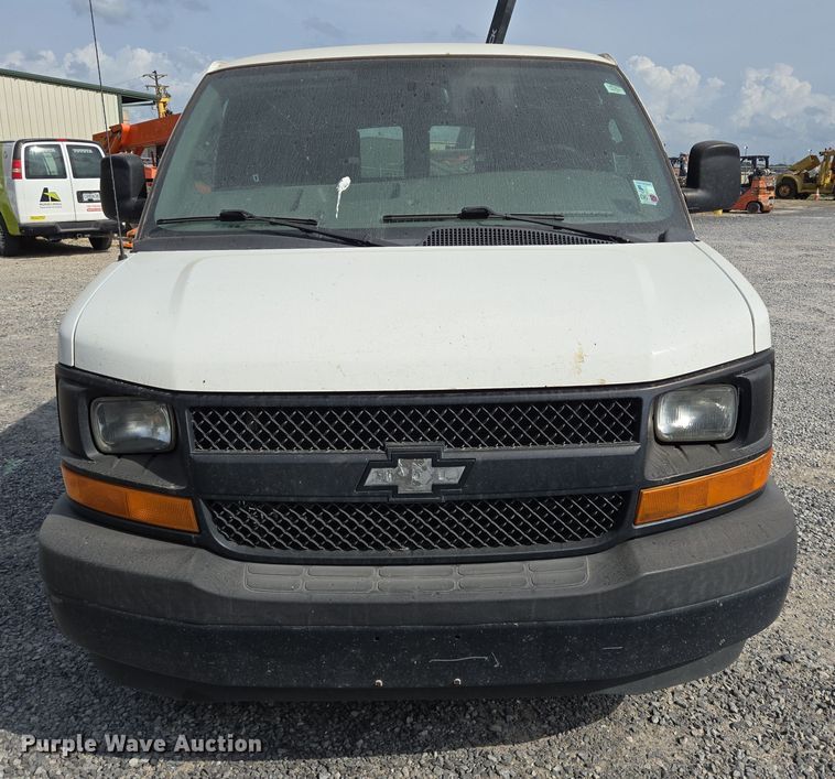 image for item DT4825 2017 Chevrolet Express 2500 van