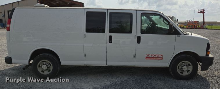 image for item DT4825 2017 Chevrolet Express 2500 van