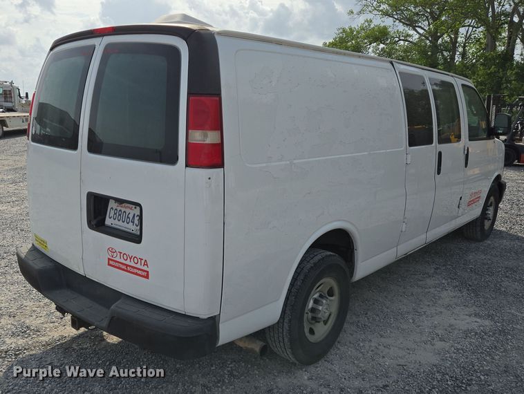 image for item DT4825 2017 Chevrolet Express 2500 van