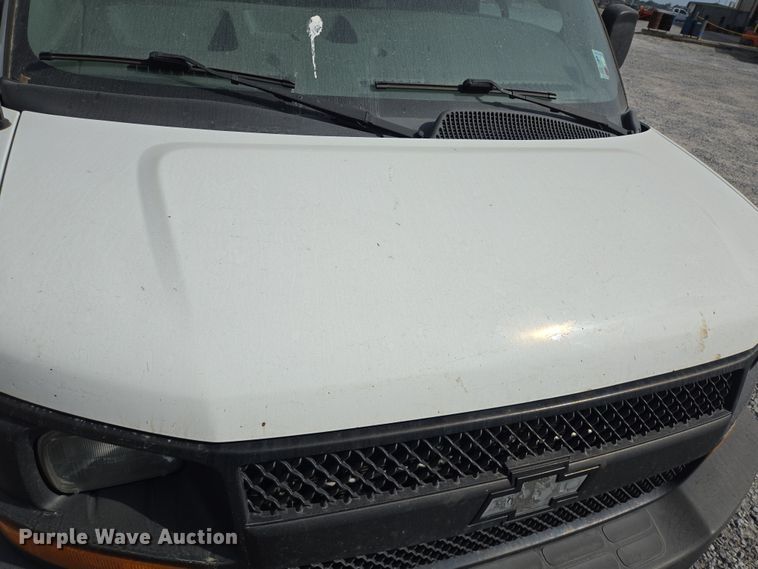 image for item DT4825 2017 Chevrolet Express 2500 van