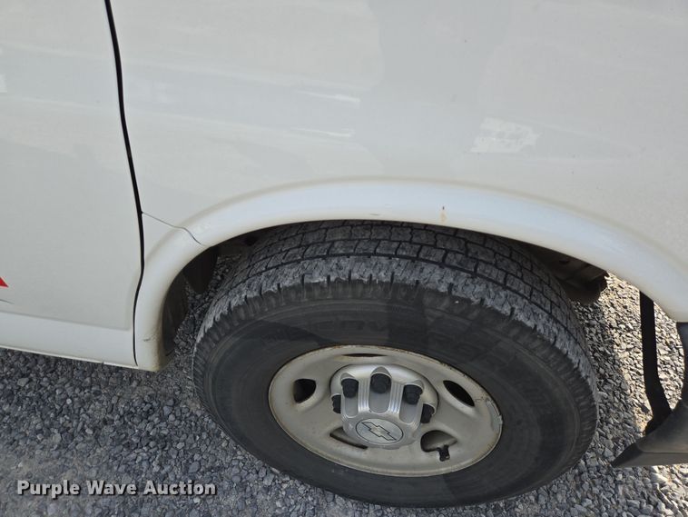 image for item DT4825 2017 Chevrolet Express 2500 van