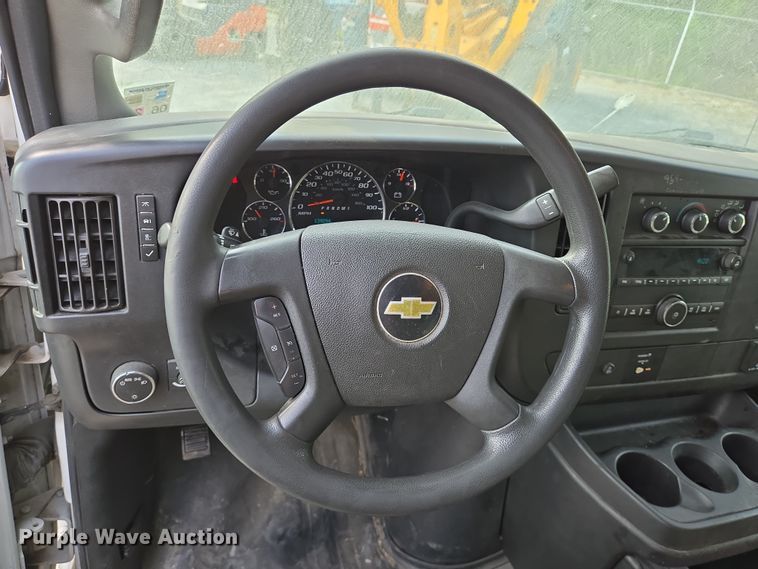 image for item DT4825 2017 Chevrolet Express 2500 van