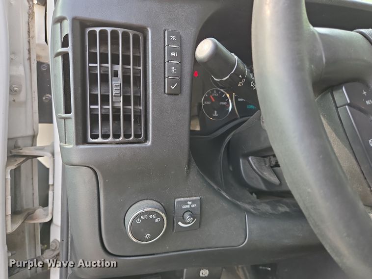 image for item DT4825 2017 Chevrolet Express 2500 van