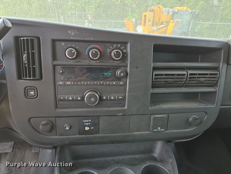 image for item DT4825 2017 Chevrolet Express 2500 van