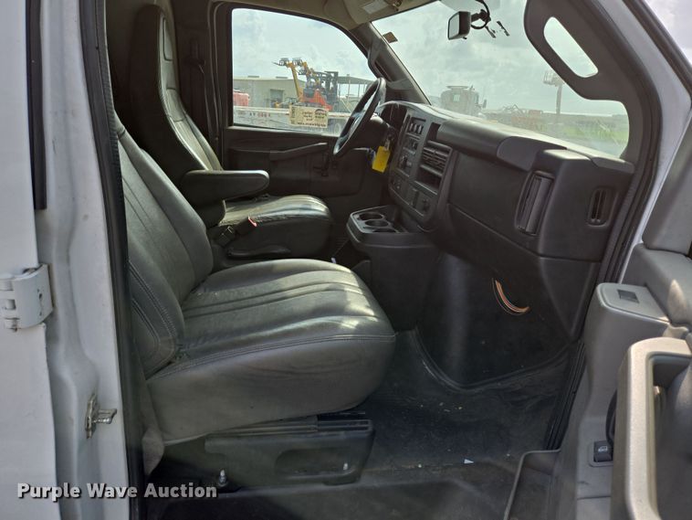 image for item DT4825 2017 Chevrolet Express 2500 van