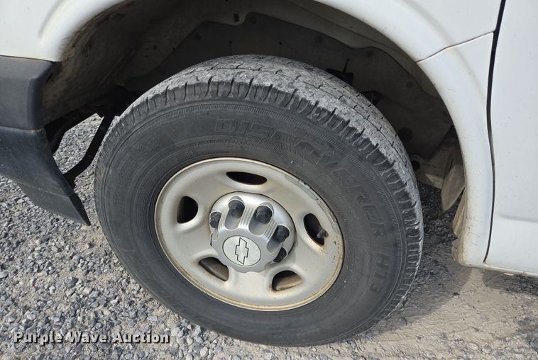 image for item DT4825 2017 Chevrolet Express 2500 van