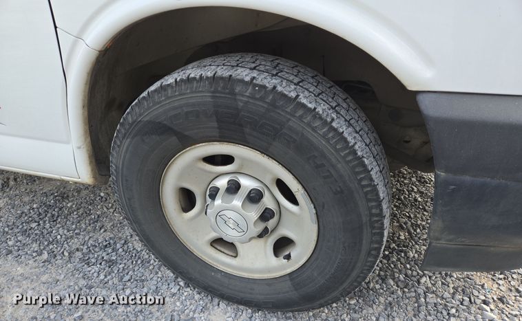 image for item DT4825 2017 Chevrolet Express 2500 van