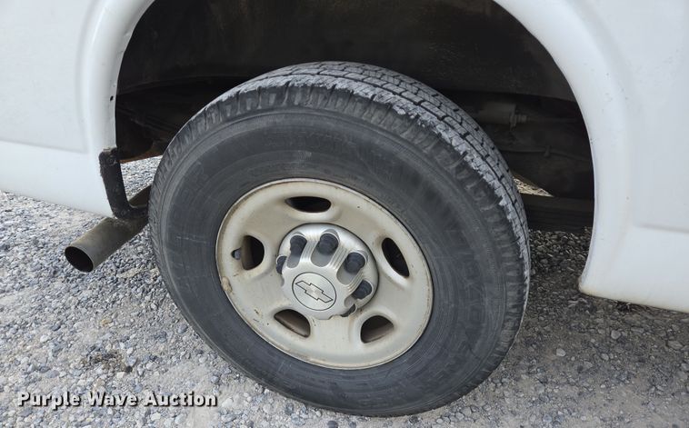 image for item DT4825 2017 Chevrolet Express 2500 van