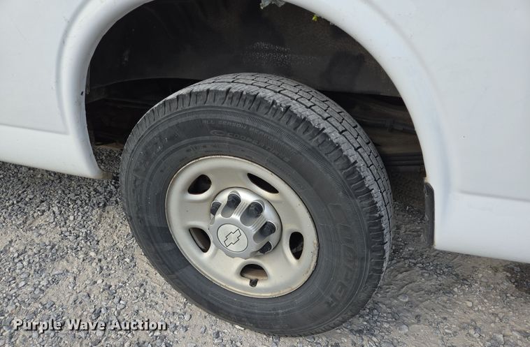 image for item DT4825 2017 Chevrolet Express 2500 van