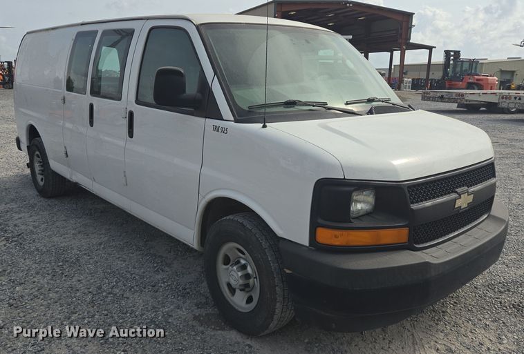 image for item DT4826 2017 Chevrolet Express 2500 van