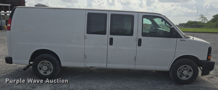 image for item DT4826 2017 Chevrolet Express 2500 van