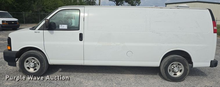 image for item DT4826 2017 Chevrolet Express 2500 van