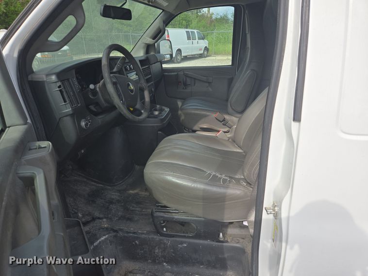 image for item DT4826 2017 Chevrolet Express 2500 van