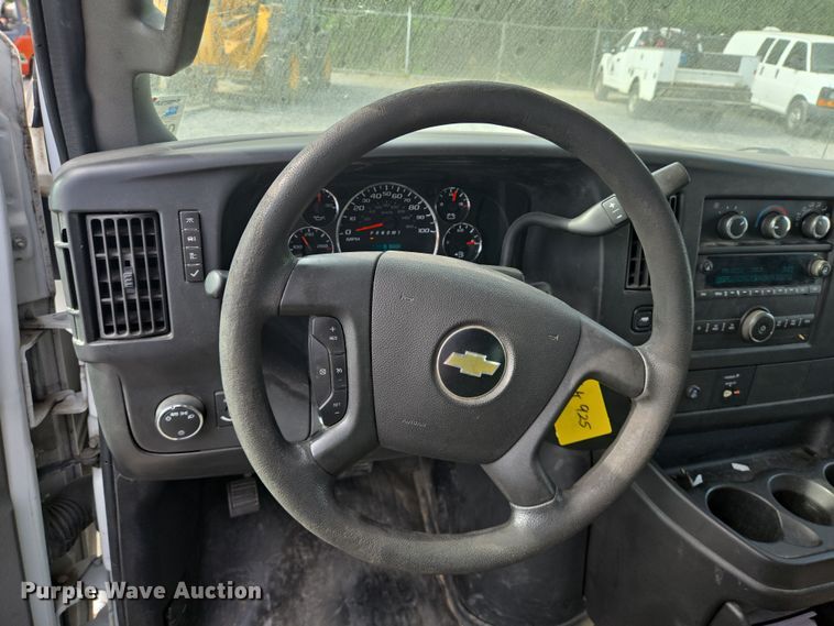 image for item DT4826 2017 Chevrolet Express 2500 van