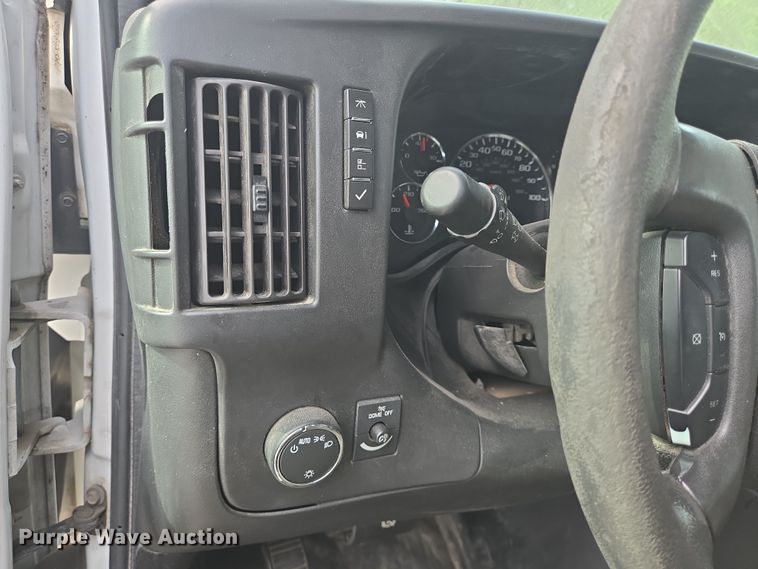 image for item DT4826 2017 Chevrolet Express 2500 van