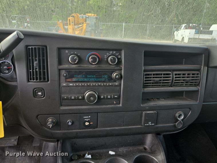 image for item DT4826 2017 Chevrolet Express 2500 van