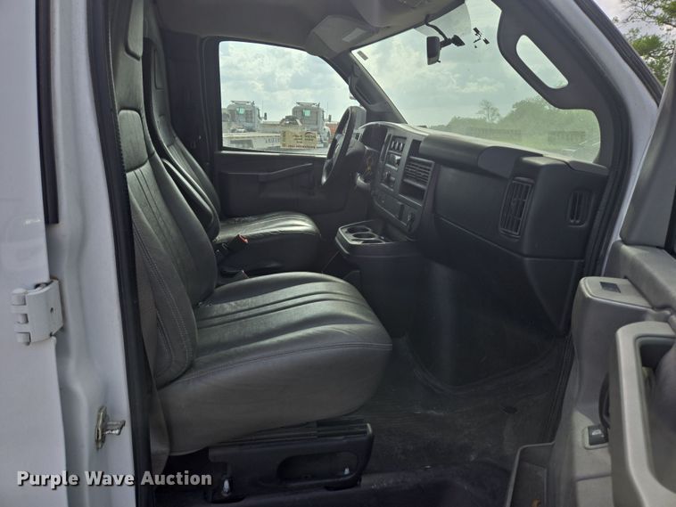 image for item DT4826 2017 Chevrolet Express 2500 van