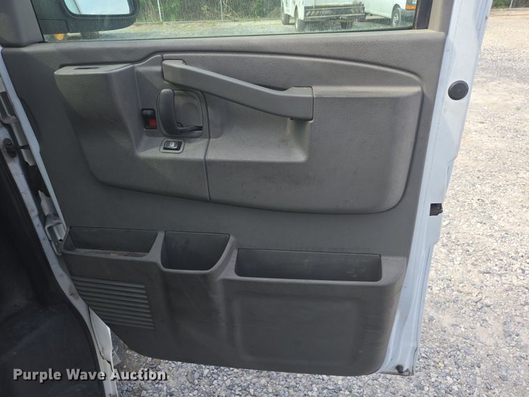image for item DT4826 2017 Chevrolet Express 2500 van