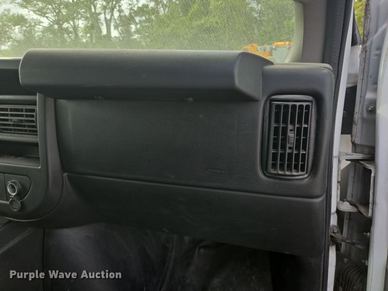 image for item DT4826 2017 Chevrolet Express 2500 van