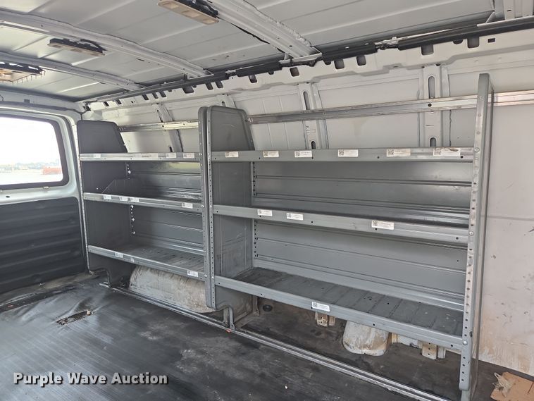 image for item DT4826 2017 Chevrolet Express 2500 van