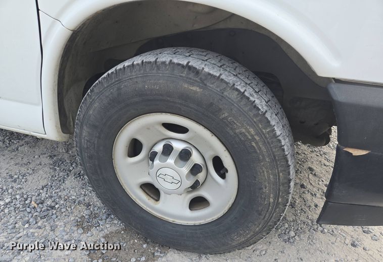 image for item DT4826 2017 Chevrolet Express 2500 van