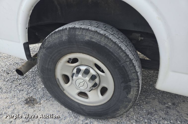 image for item DT4826 2017 Chevrolet Express 2500 van