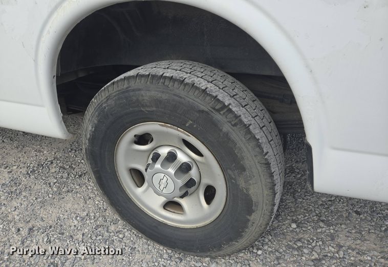 image for item DT4826 2017 Chevrolet Express 2500 van