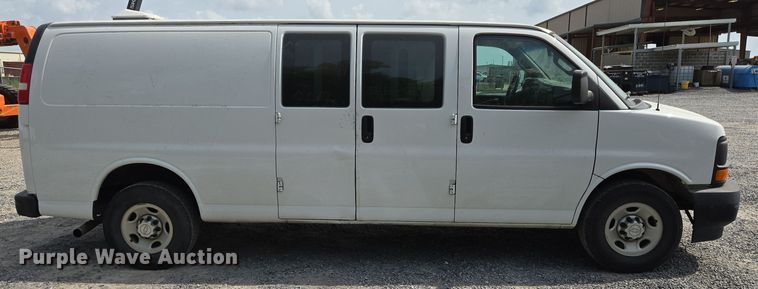 image for item DT4827 2017 Chevrolet Express 2500 van