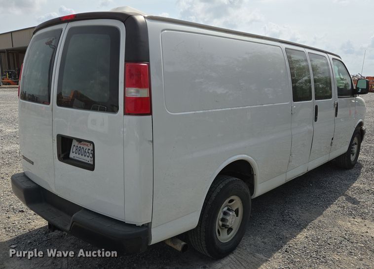 image for item DT4827 2017 Chevrolet Express 2500 van
