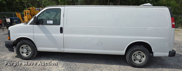 image for item DT4827 2017 Chevrolet Express 2500 van
