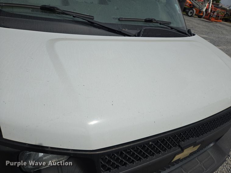 image for item DT4827 2017 Chevrolet Express 2500 van