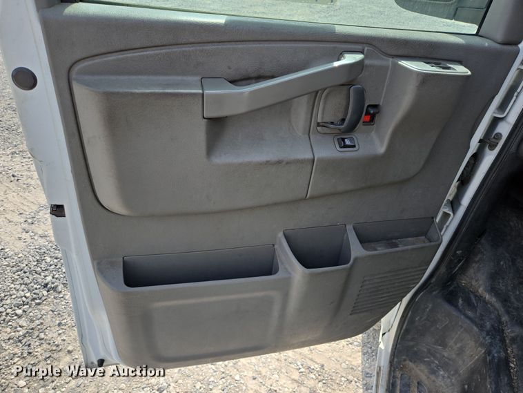 image for item DT4827 2017 Chevrolet Express 2500 van