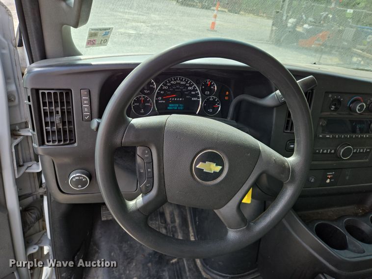 image for item DT4827 2017 Chevrolet Express 2500 van