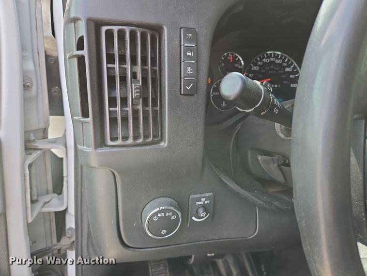 image for item DT4827 2017 Chevrolet Express 2500 van