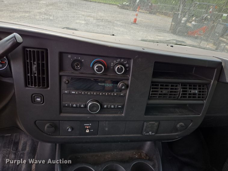 image for item DT4827 2017 Chevrolet Express 2500 van