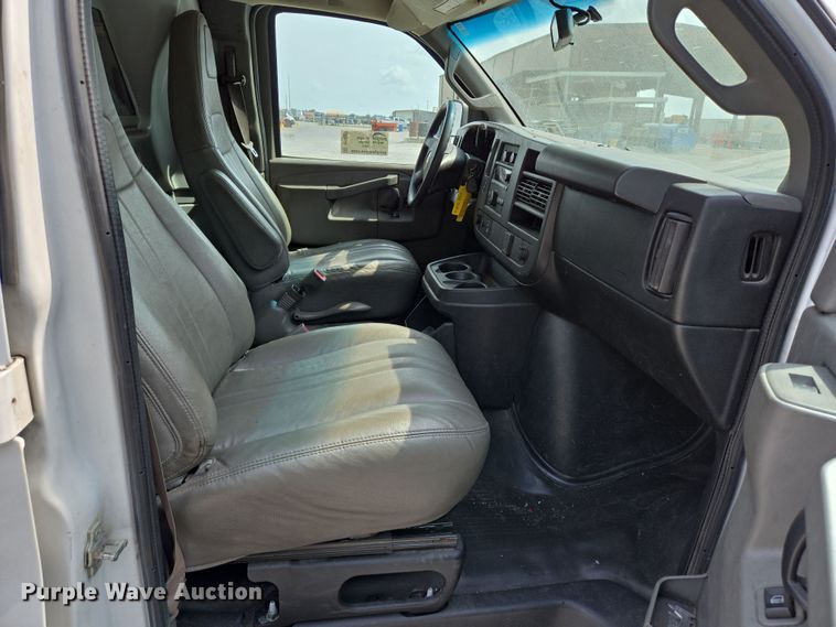 image for item DT4827 2017 Chevrolet Express 2500 van