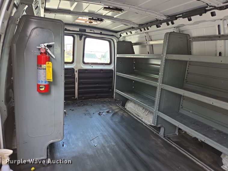 image for item DT4827 2017 Chevrolet Express 2500 van