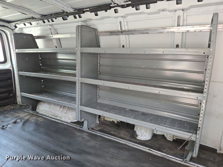 image for item DT4827 2017 Chevrolet Express 2500 van