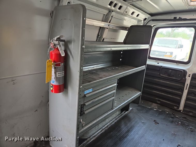 image for item DT4827 2017 Chevrolet Express 2500 van