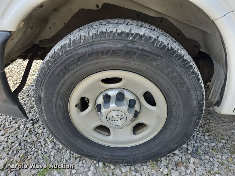 image for item DT4827 2017 Chevrolet Express 2500 van