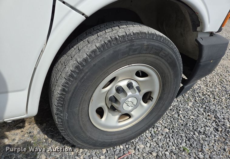 image for item DT4827 2017 Chevrolet Express 2500 van