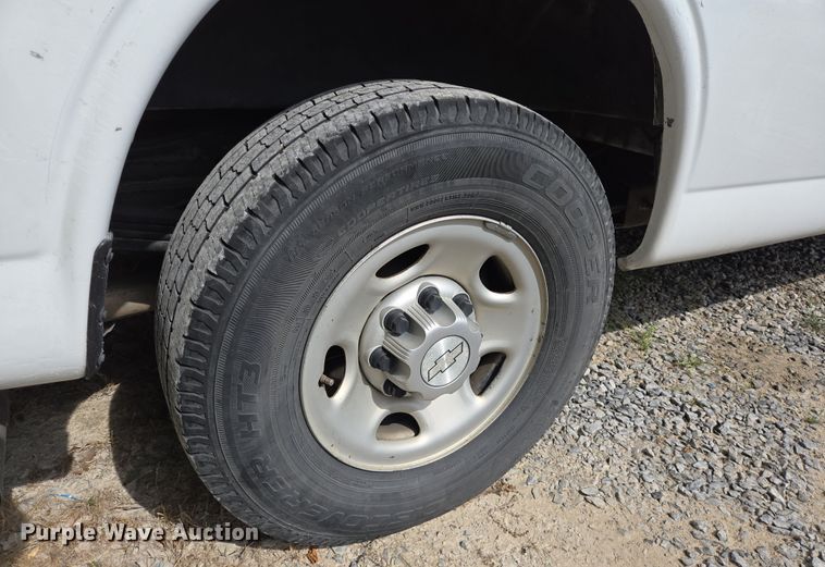 image for item DT4827 2017 Chevrolet Express 2500 van